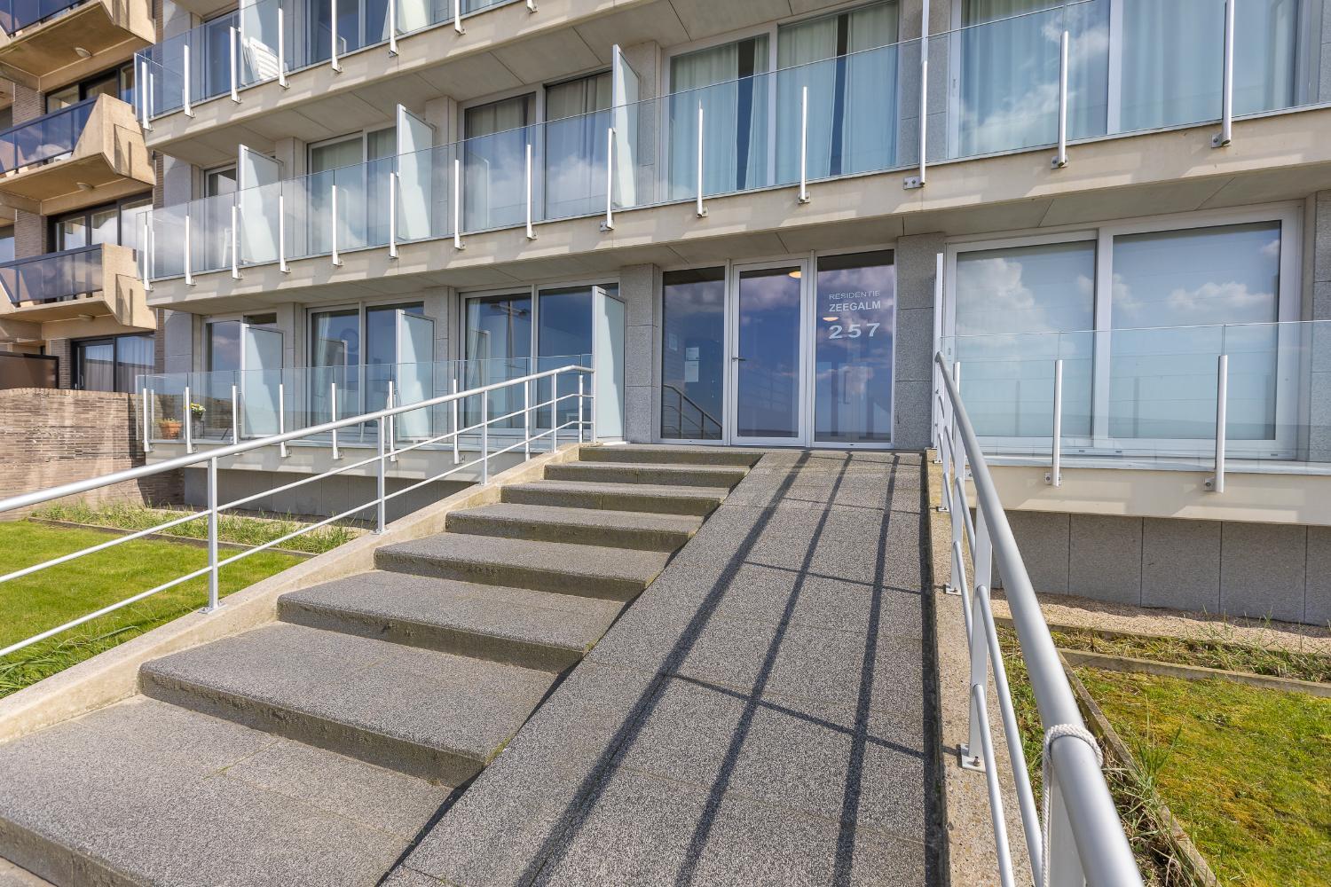 Studio Met Frontaal Zeezicht Middelkerke Bagian luar foto
