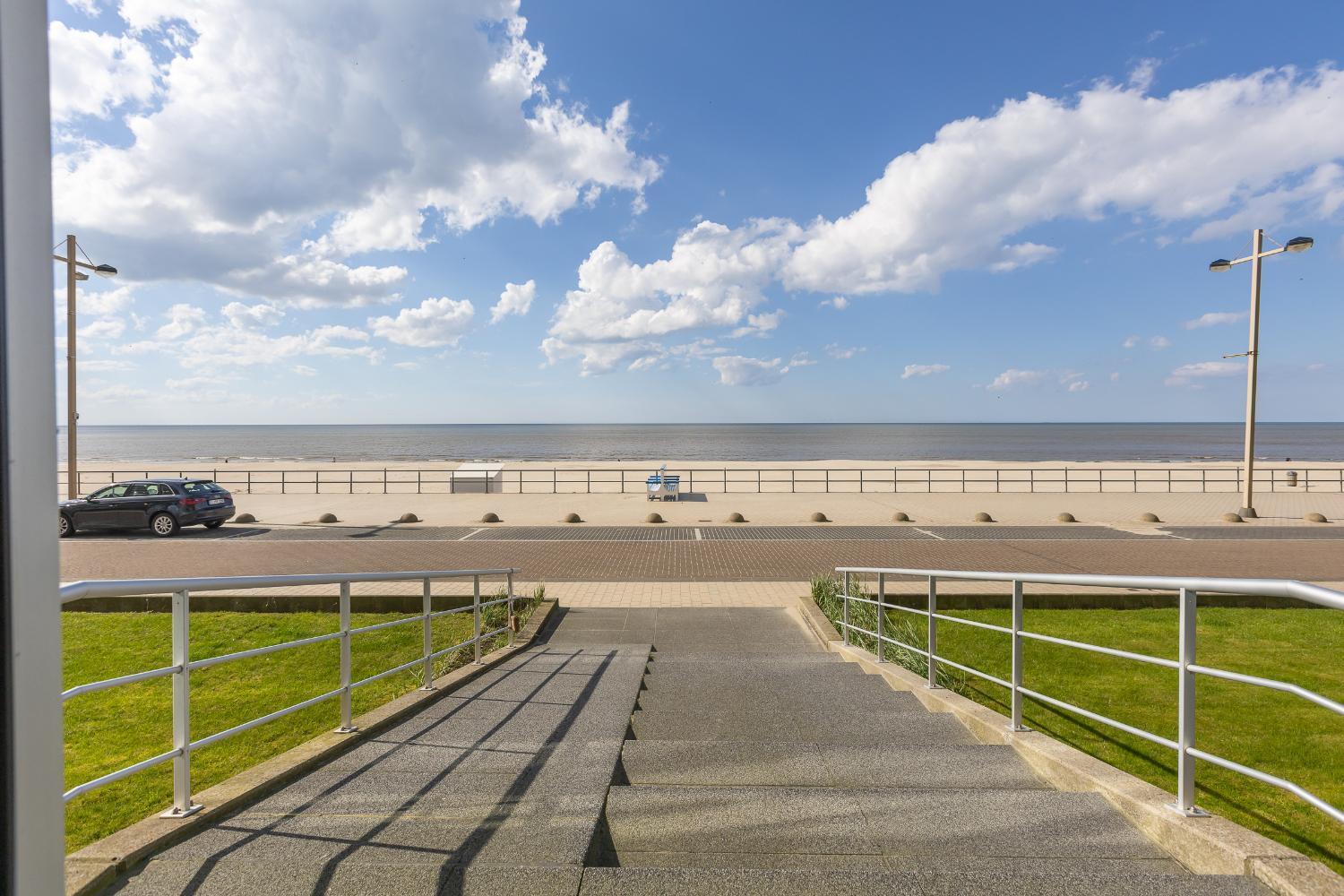 Studio Met Frontaal Zeezicht Middelkerke Bagian luar foto
